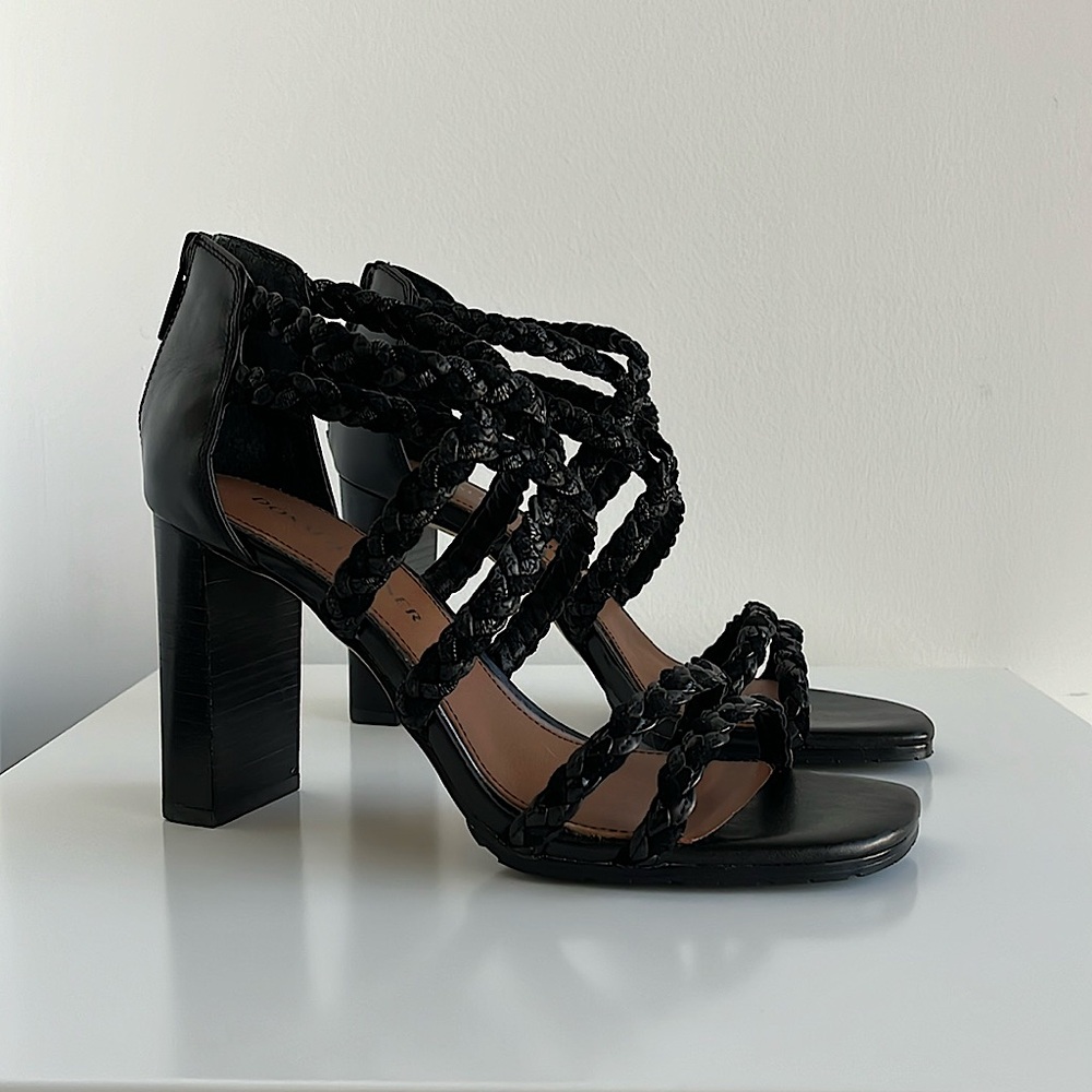 Donald J. Pliner “Seska” Sandal. Black 8.5